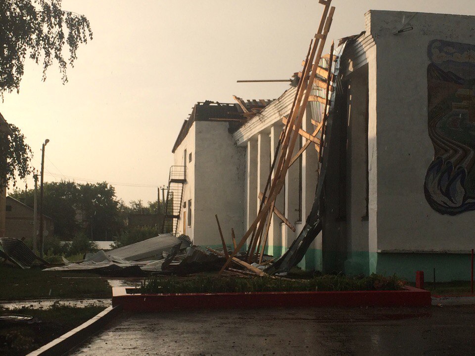 Ураганный ветер сорвал крышу со здания музея в Ульяновской области
