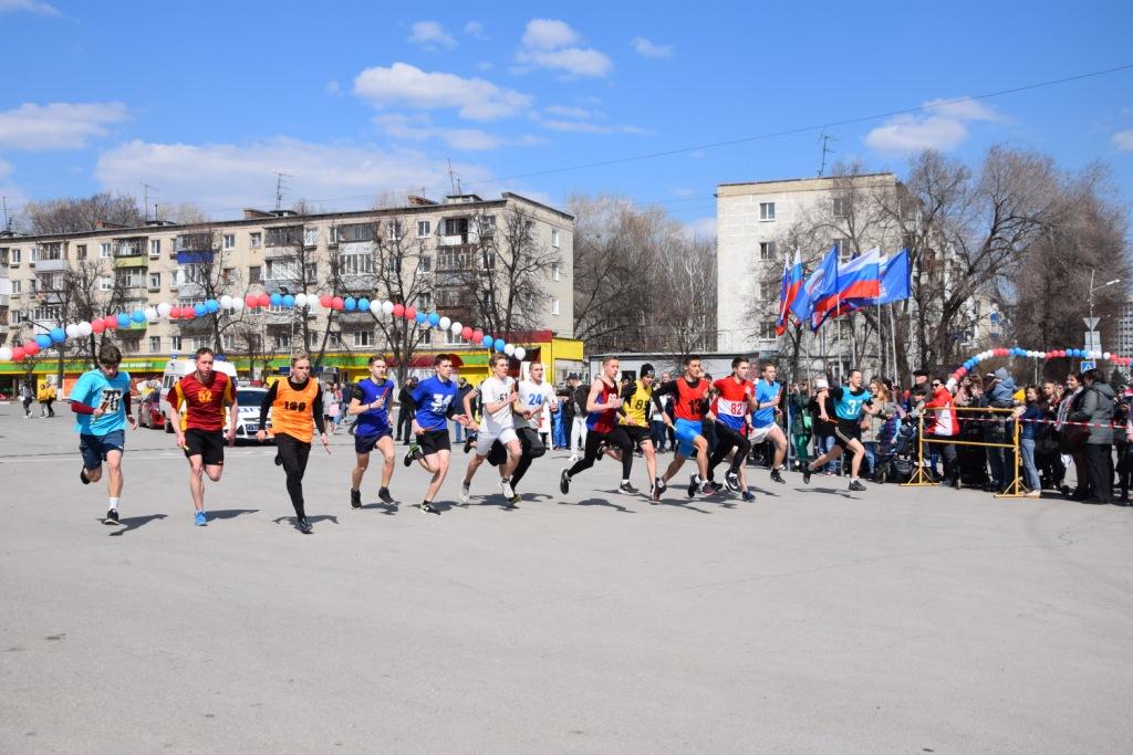 В Заволжском районе Ульяновска прошла юбилейная легкоатлетическая эстафета